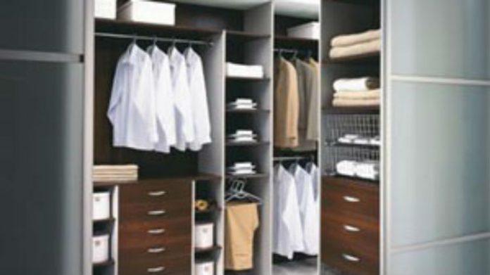Jak powiększyć przestrzeń w szafie lub garderobie?