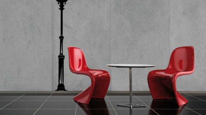 Czarny kontra czerwony w salonie