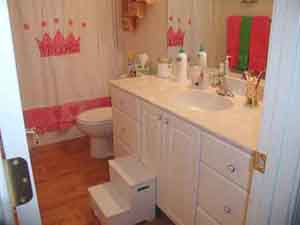 Łazienka dla dziewczynki. Shelterness.com