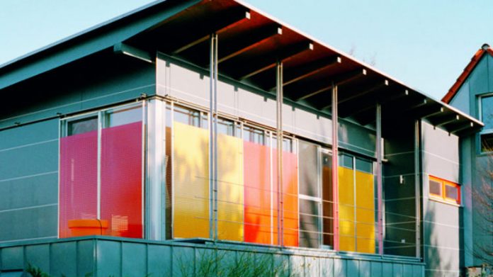 Przesuwne panele z blachy perforowanej zamiast rolet?