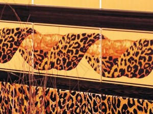 Ceramika imitująca skórę krokodyla Ceramika imitująca skórę krokodyla