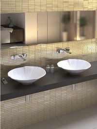 Umywalka postawiona na blacie