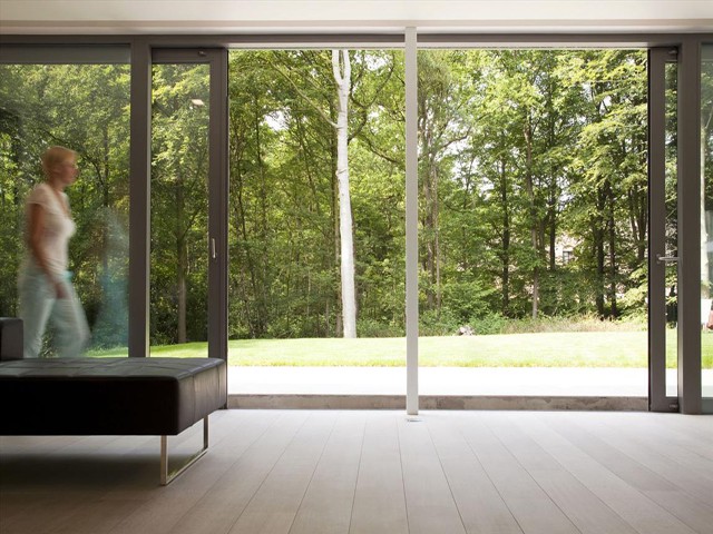 Szyby zamiast murowanych ścian - Willa van Acker Sissau w Loppem