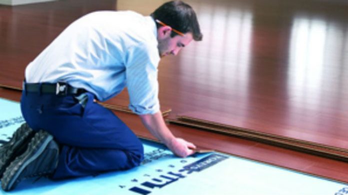 Montaż podłogi pływającej