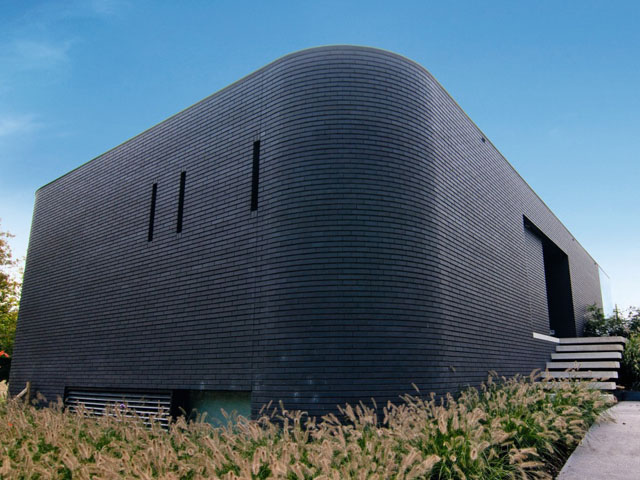 Mieszkać niebanalnie - willa nad brzegiem