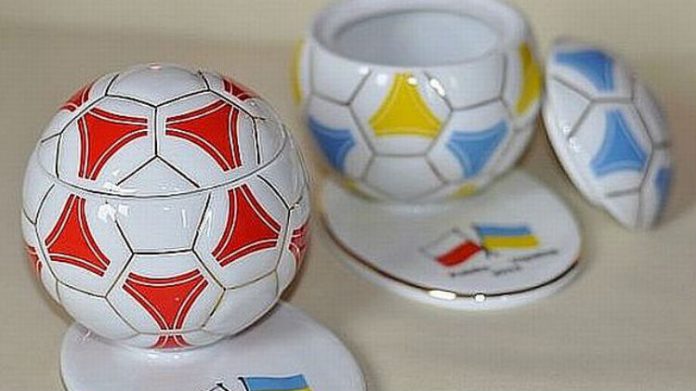 Porcelanowe bombonierki w barwach Polski i Ukrainy