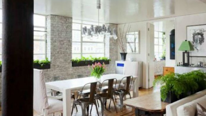 Ceglane ściany w jadalni