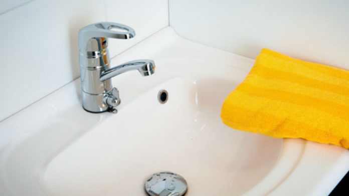 Jak czyścić baterie?