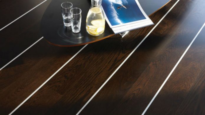 Podłogi z dekoracyjną listwą