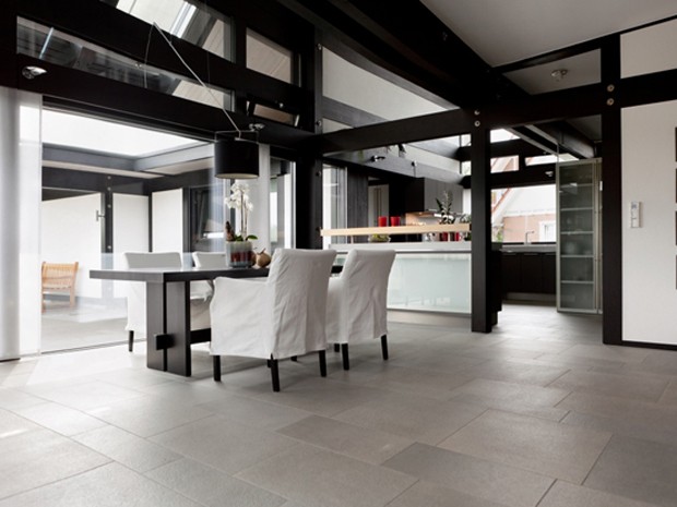 Biel i czerń na salonach