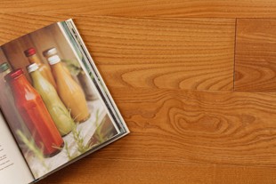 Podłoga z jesionu Kopp Kopp – Podłogi Naturalnie Doskonałe