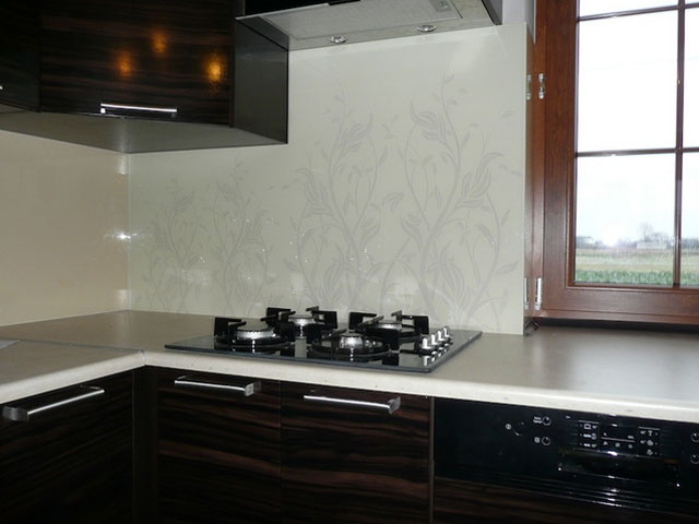 Panele szklane - alternatywa dla płytek. centrum.uslug.szklarskich.pl