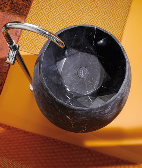 Stojąca umywalka z marmuru