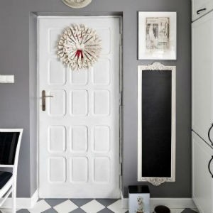 szary hol z szachownicą; źródło: glamourofhousewife.blogspot.com szary hol z szachownicą; źródło: glamourofhousewife.blogspot.com