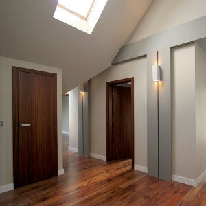 szary hol ze świetlikiem; źródło: mangostudio pl szary hol ze świetlikiem; źródło: mangostudio pl