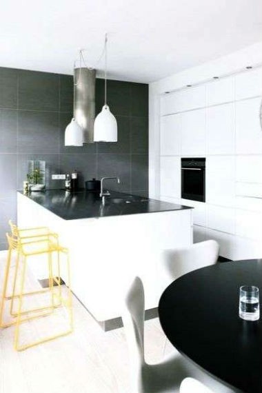 kuchnia czarne ściany, fot.: boligmasinet.dk