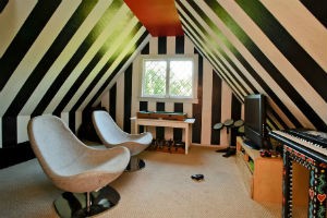 czarna ściana w pokoju młodzieżowym, fot.: Dennis Mayer Photography