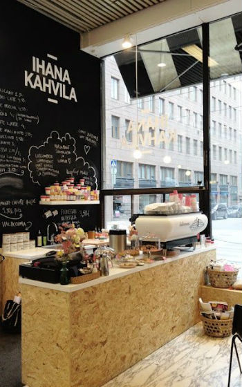 Płyty OSB są idealnym i niedrogim materiałem do wykonania choćby barku w kawiarni źr&oacute;dło: nakoisiakulmia-blogspot-fi