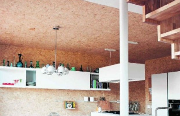 Sufit i ściana z płyt OSB źr&oacute;dło: standaard.be