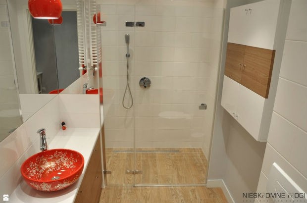 Ceramiczna podłoga pawie jak drewniana, fot. Nieskromne Progi