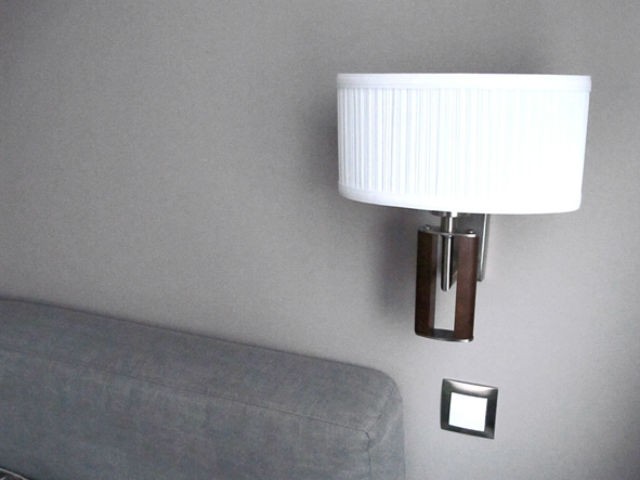 Sypialnia glamour w odcieniach szarości