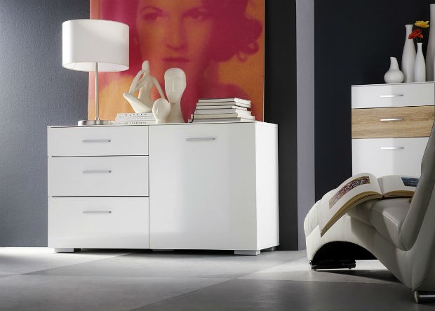 Białe meble w salonie