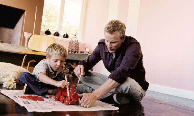 Jak pomalować drewniane zabawki dziecka?