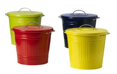 Kolorowe kosze na śmieci, źródło: IKEA