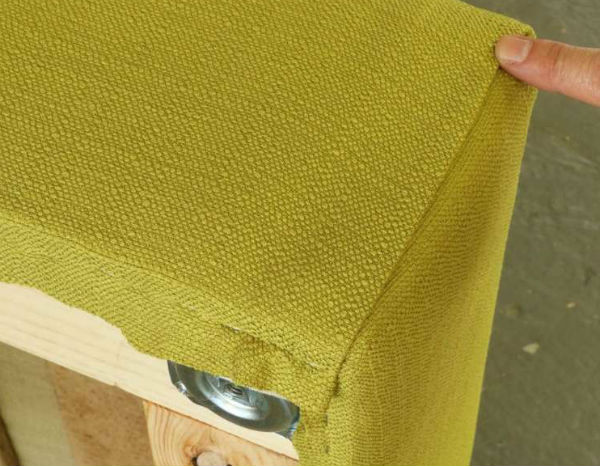 Tapicerowany mebel z palet