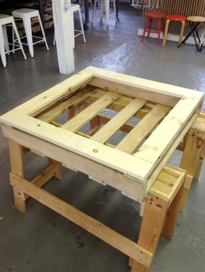 Tapicerowany mebel z palet