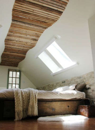 Cegła w sypialni , fot.: firededesign.ca