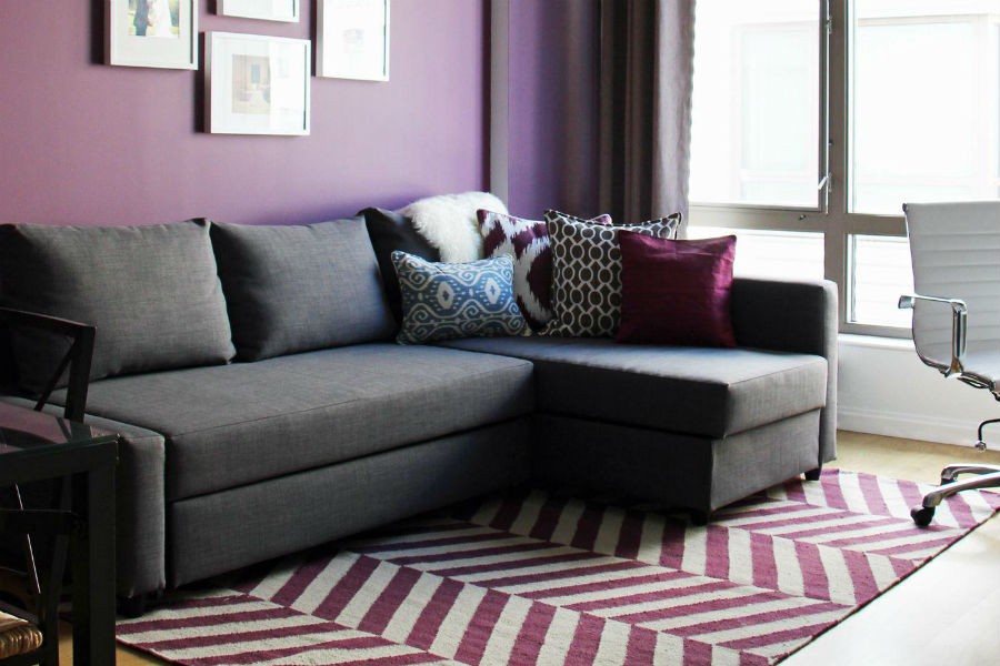 Fioletowe ściany jakie meble, fot.: Victoria Elizabeth 