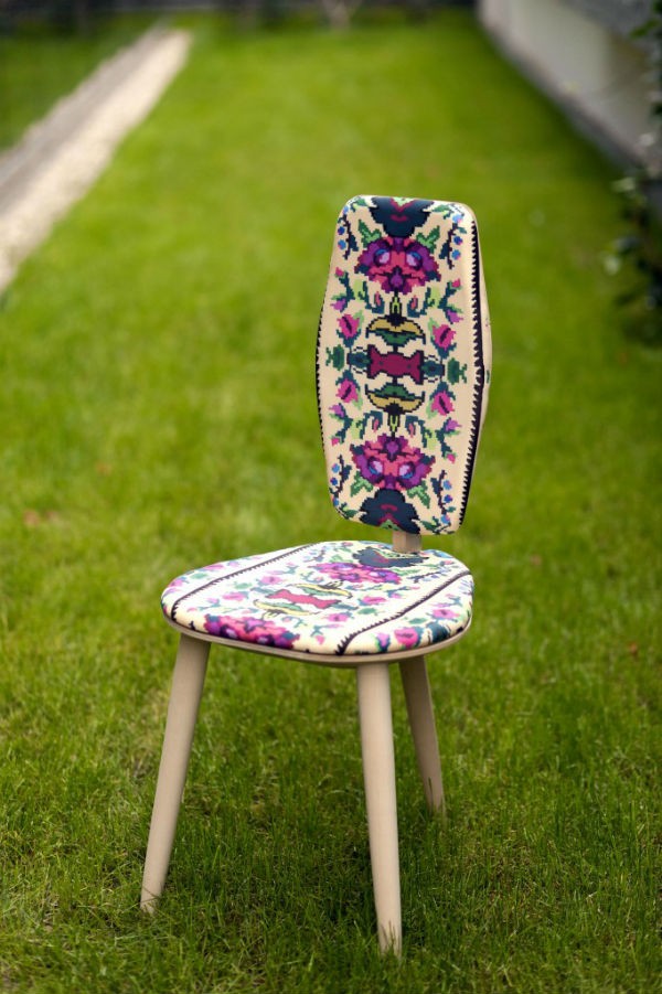 Tr&oacute;jnogie krzesło w etniczne wzory