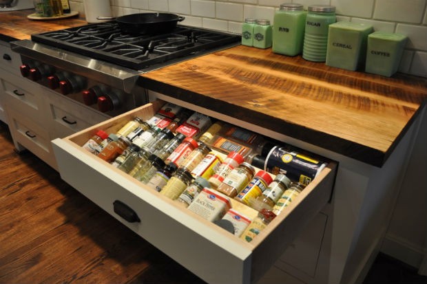 Pojemniki na przyprawy schowane w szufladzie, fot.: Artstic Kitchen Pojemniki na przyprawy schowane w szufladzie, fot.: Artstic Kitchen