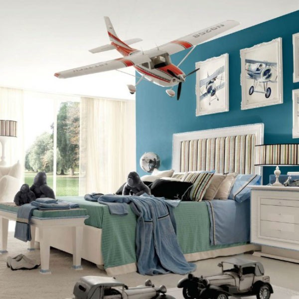 Niebieska ściana w pokoju dziecka, fot.: Floor 