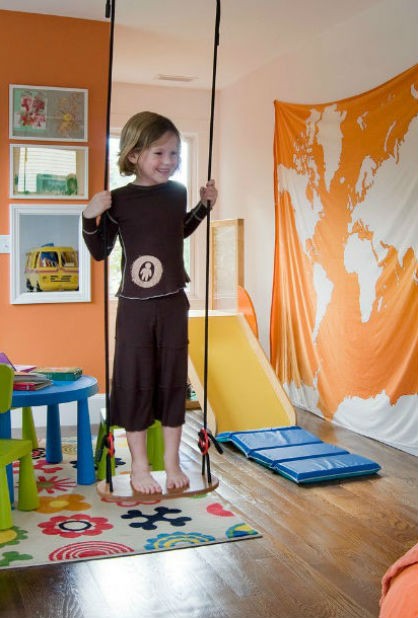 Pomarańczowa ściana w pokoju dziecka, fot.: Kate Jackson Design