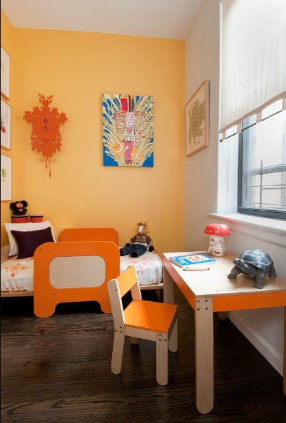 Jasno-pomarańczowa ściana w pokoju dziecka, fot.: Reiko Feng Shuy Design
