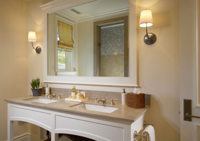 Lustro w łazience, źródło: Wendi Young Design