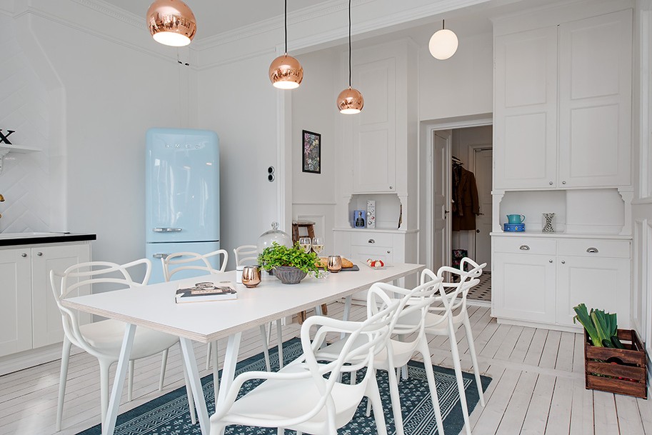 Białe ściany w kuchni, źródło: Alvhem