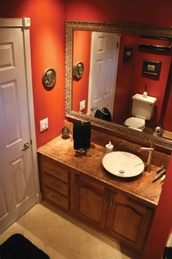 pomaranczowa lazienka saddlebackdesign ne