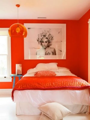 Intensywny kolor pomarańczowy w sypialni, źródło: 101woonideen.nl