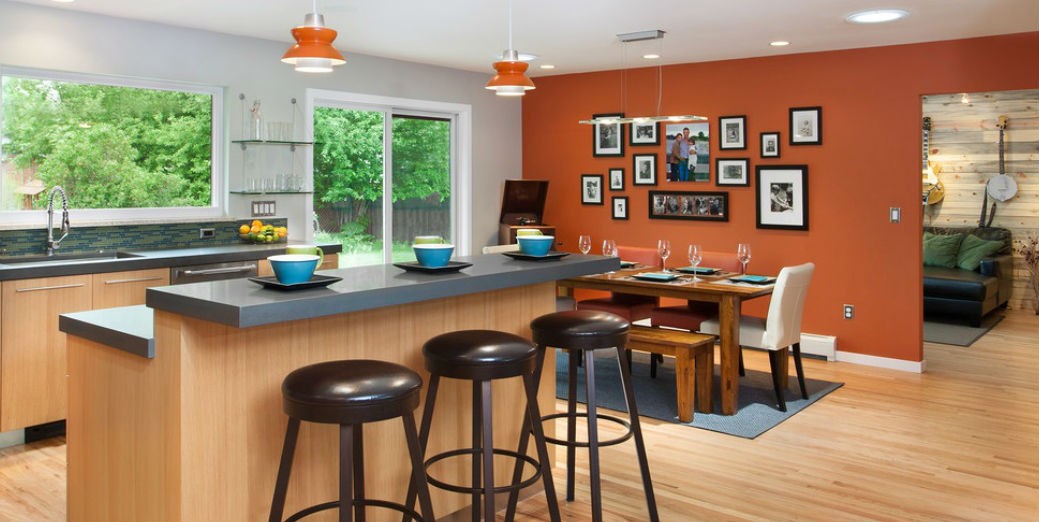 Pomarańczowa ściana w kuchni, źródło: Workshop 8 Architecture Planning Design