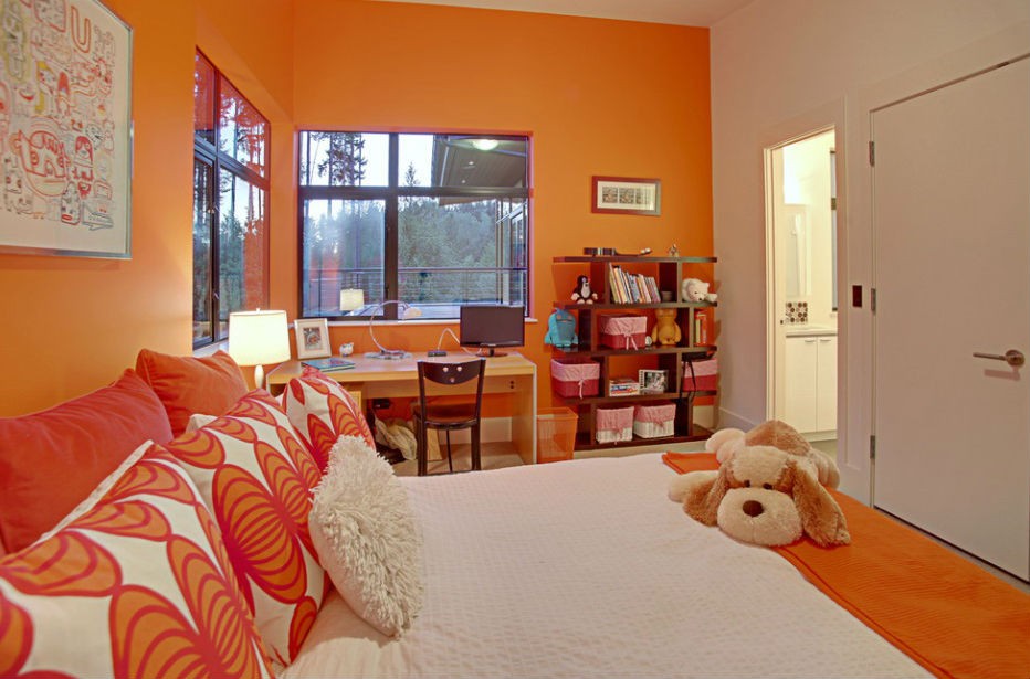 Pomarańczowe ściany w pokoju dziecka, źródło: McClellan Architects
