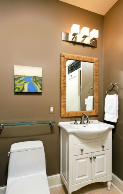 Beżowa ściana w łazience, fot.: Case Design Remodeling