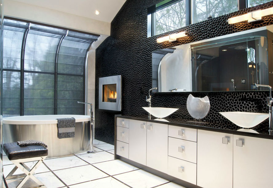 Czarna ściana w łazience, fot.: Joseph Parisi Interiors