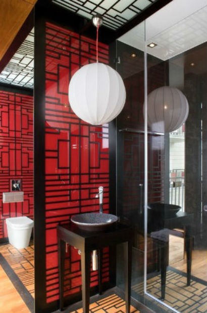 Czerwona ściana w łazience, fot.: Exit Interior Design Studio