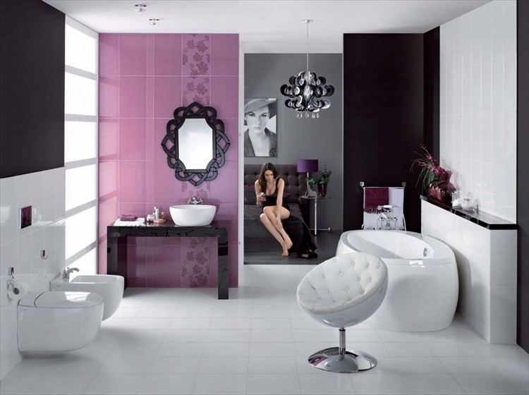Fioletowa ściana w łazience, fot.: Opoczno