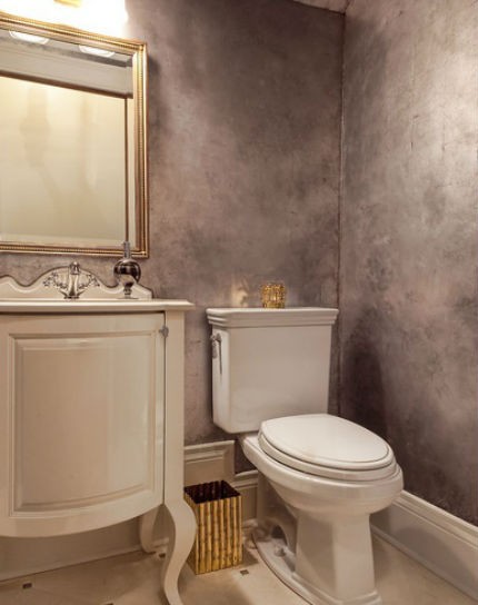 ŚCIANY ZŁOTE CZY SREBRNE: oba to kolory luksusu, bogactwa i władzy