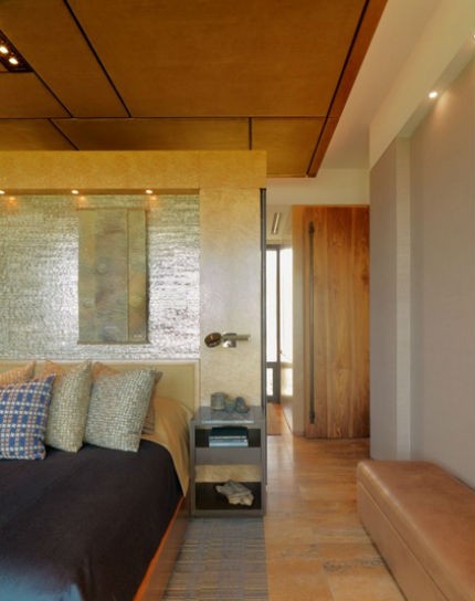 ŚCIANY ZŁOTE CZY SREBRNE: oba to kolory luksusu, bogactwa i władzy