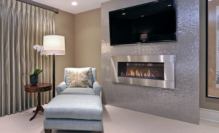 ŚCIANY ZŁOTE CZY SREBRNE: oba to kolory luksusu, bogactwa i władzy